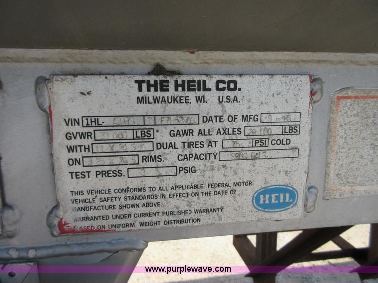 image for item I2066 1985 Heil tank trailer