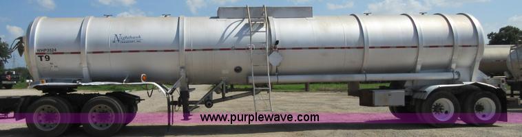 image for item I2067 1993 Trailmaster tank trailer