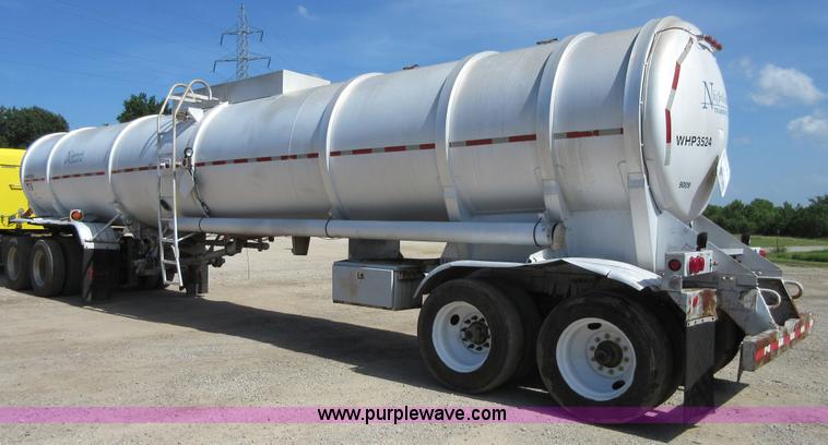 image for item I2067 1993 Trailmaster tank trailer