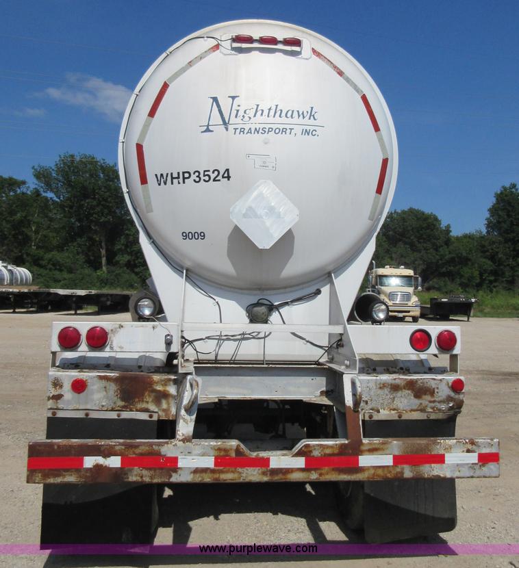 image for item I2067 1993 Trailmaster tank trailer