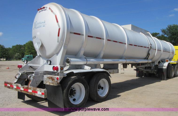 image for item I2067 1993 Trailmaster tank trailer
