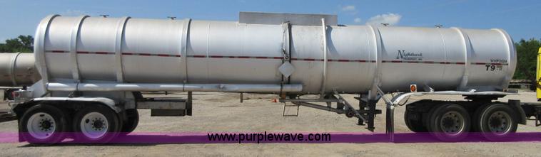 image for item I2067 1993 Trailmaster tank trailer