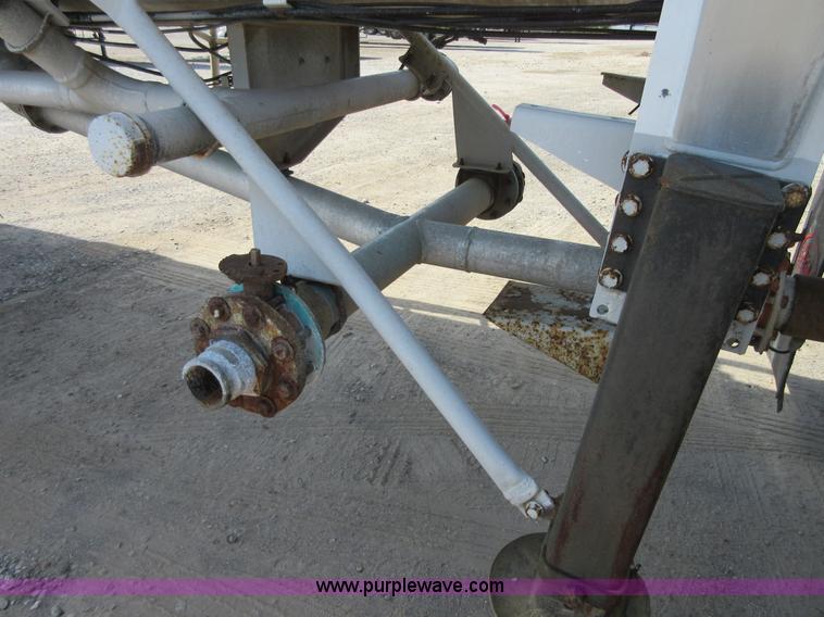 image for item I2067 1993 Trailmaster tank trailer