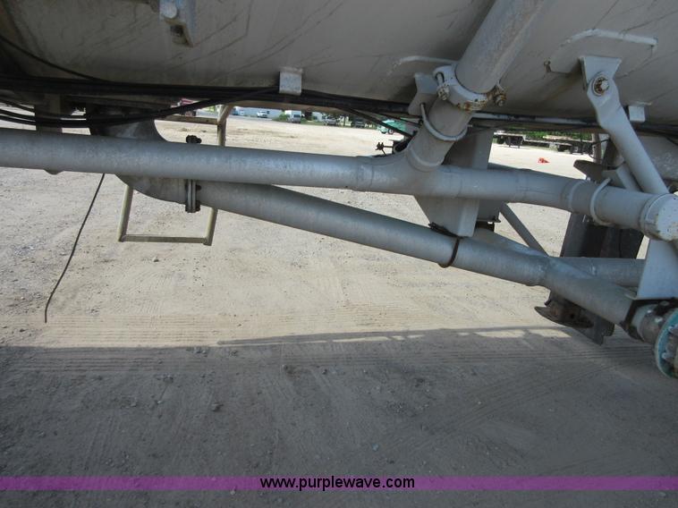 image for item I2067 1993 Trailmaster tank trailer