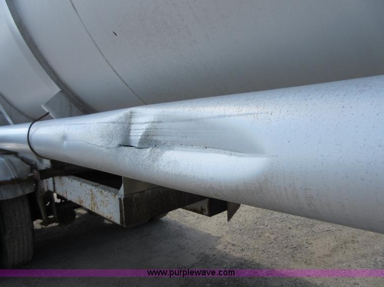 image for item I2067 1993 Trailmaster tank trailer