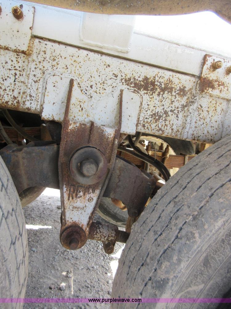 image for item I2067 1993 Trailmaster tank trailer