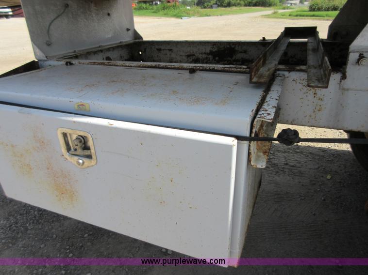 image for item I2067 1993 Trailmaster tank trailer