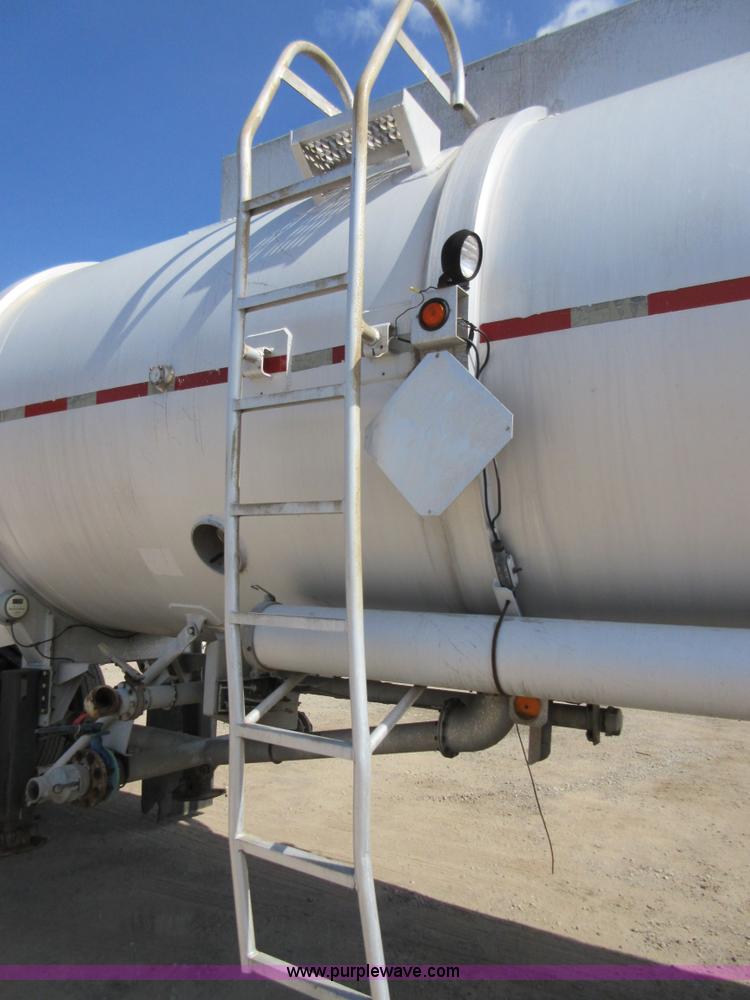 image for item I2067 1993 Trailmaster tank trailer