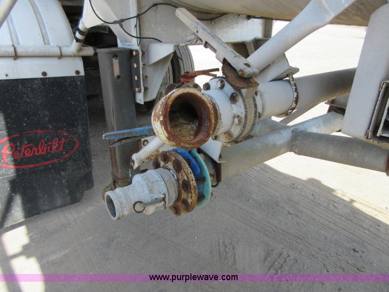 image for item I2067 1993 Trailmaster tank trailer