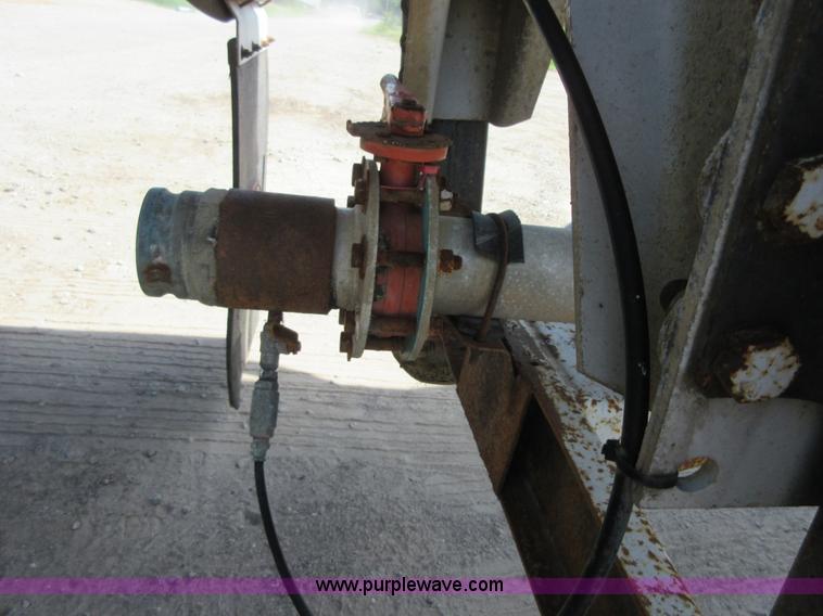 image for item I2067 1993 Trailmaster tank trailer