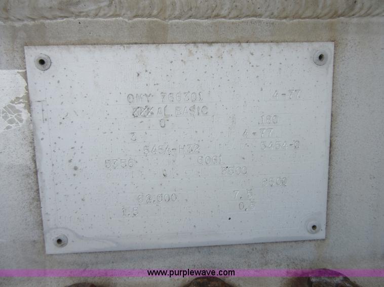 image for item I2068 1977 Fruehauf TA0-F2-R tank trailer