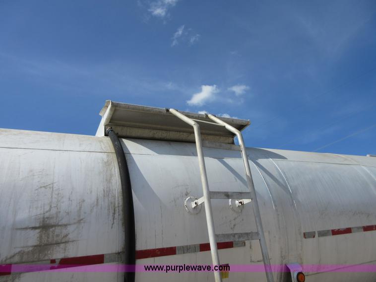 image for item I2068 1977 Fruehauf TA0-F2-R tank trailer