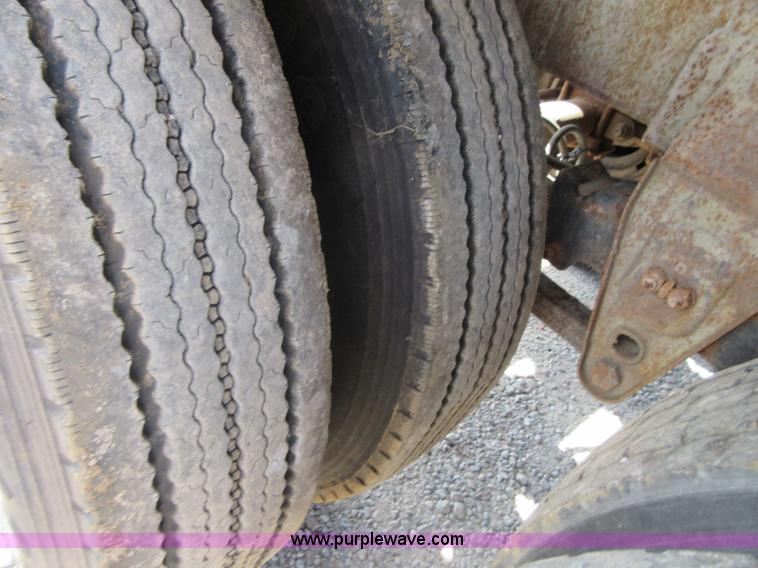 image for item I2068 1977 Fruehauf TA0-F2-R tank trailer