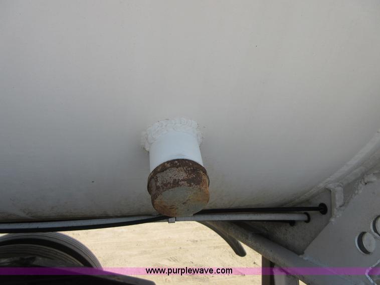 image for item I2068 1977 Fruehauf TA0-F2-R tank trailer