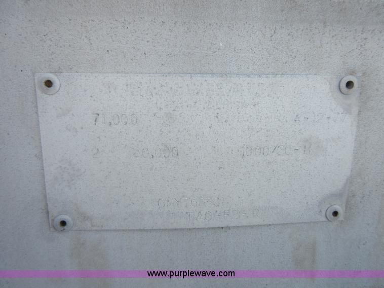 image for item I2068 1977 Fruehauf TA0-F2-R tank trailer
