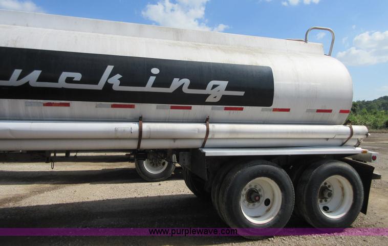image for item I2069 1975 Heil tank trailer
