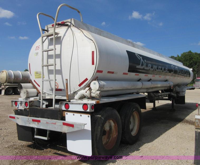 image for item I2069 1975 Heil tank trailer
