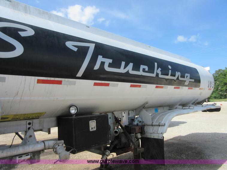 image for item I2069 1975 Heil tank trailer