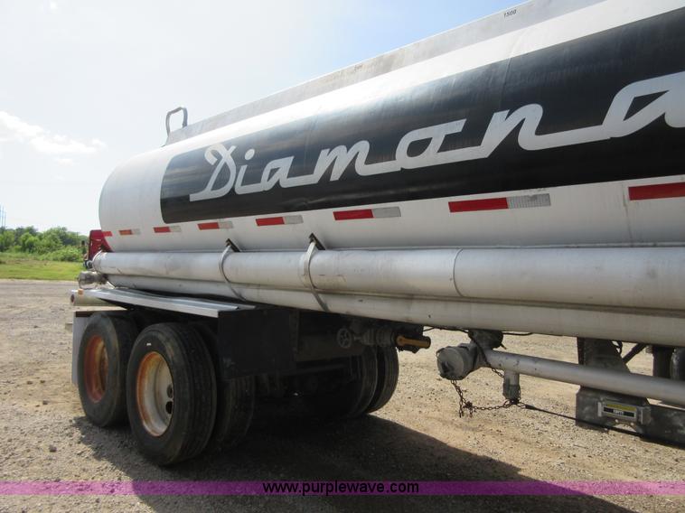 image for item I2069 1975 Heil tank trailer