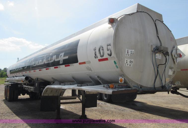 image for item I2069 1975 Heil tank trailer