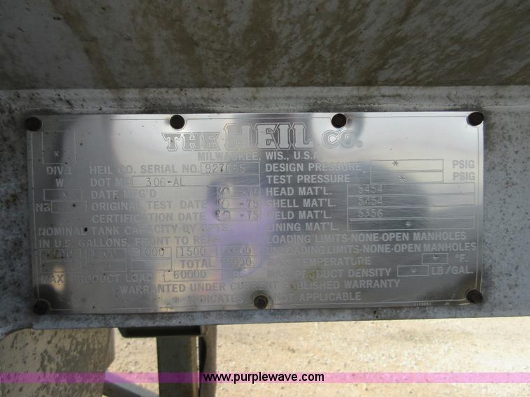 image for item I2069 1975 Heil tank trailer