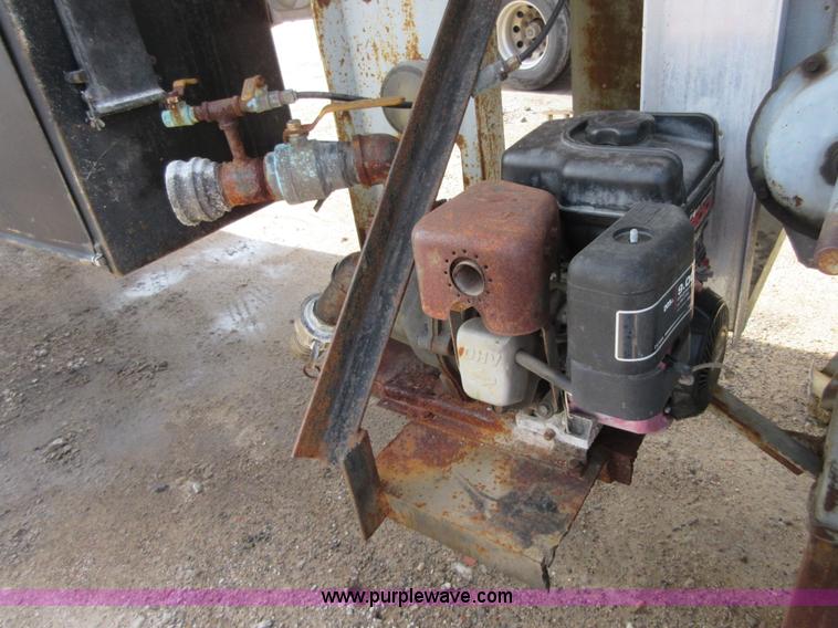 image for item I2069 1975 Heil tank trailer