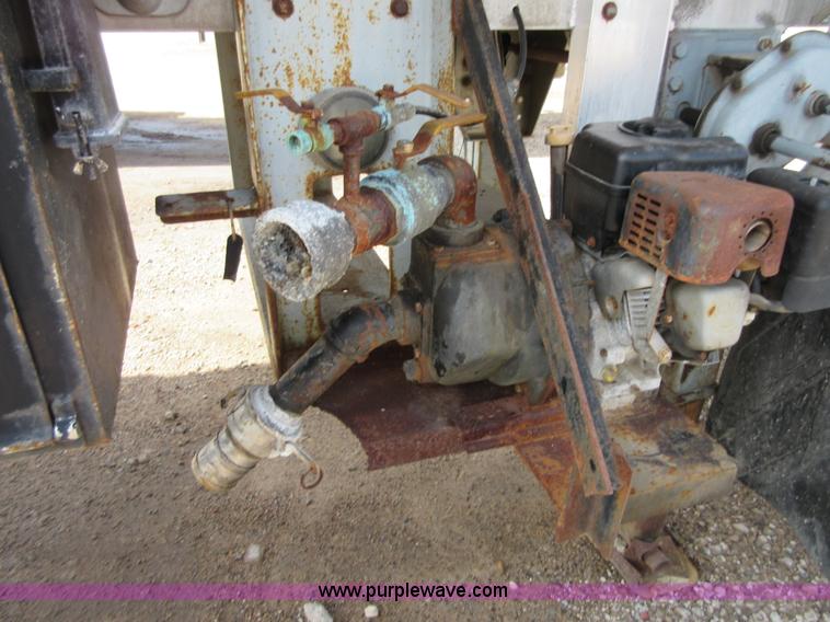 image for item I2069 1975 Heil tank trailer