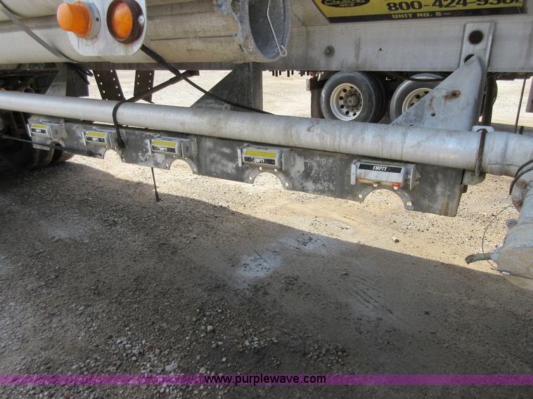 image for item I2069 1975 Heil tank trailer