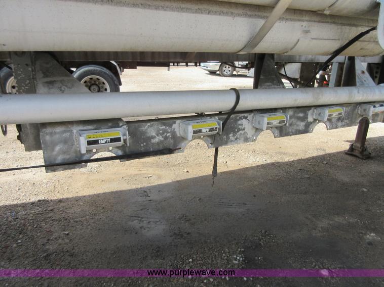 image for item I2069 1975 Heil tank trailer