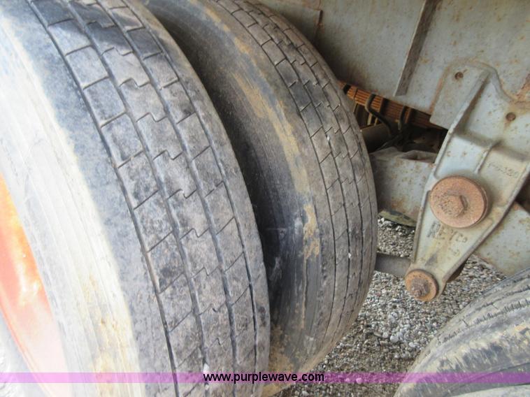 image for item I2069 1975 Heil tank trailer