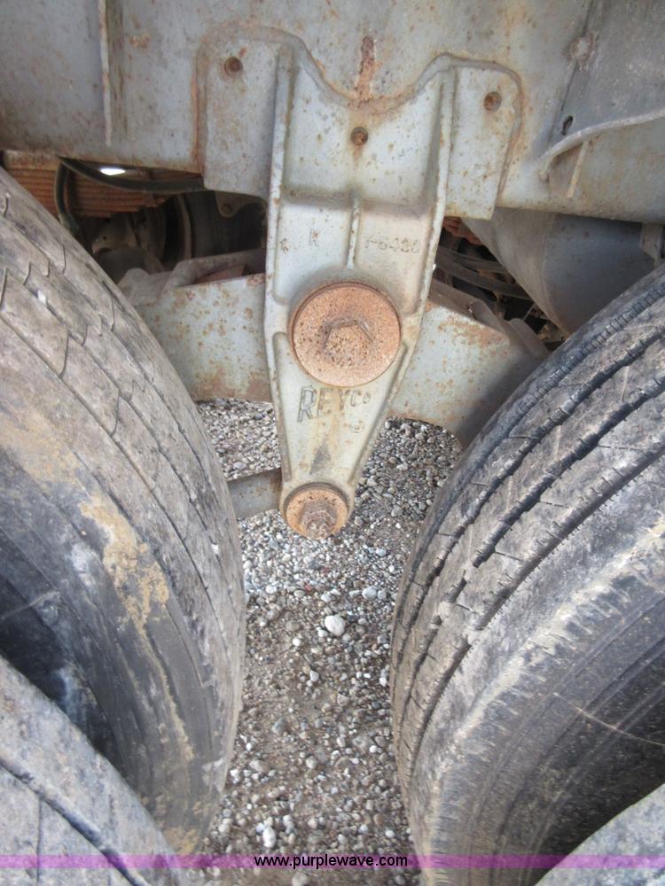 image for item I2069 1975 Heil tank trailer