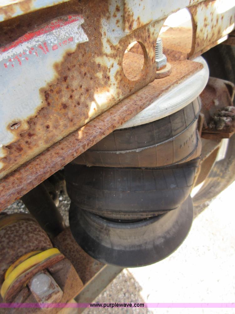 image for item I2069 1975 Heil tank trailer