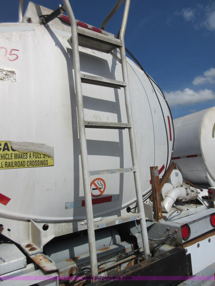 image for item I2069 1975 Heil tank trailer