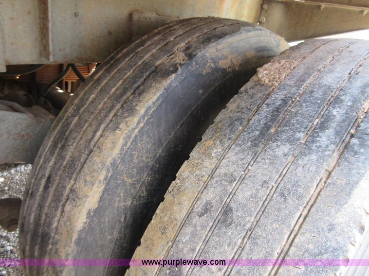 image for item I2069 1975 Heil tank trailer