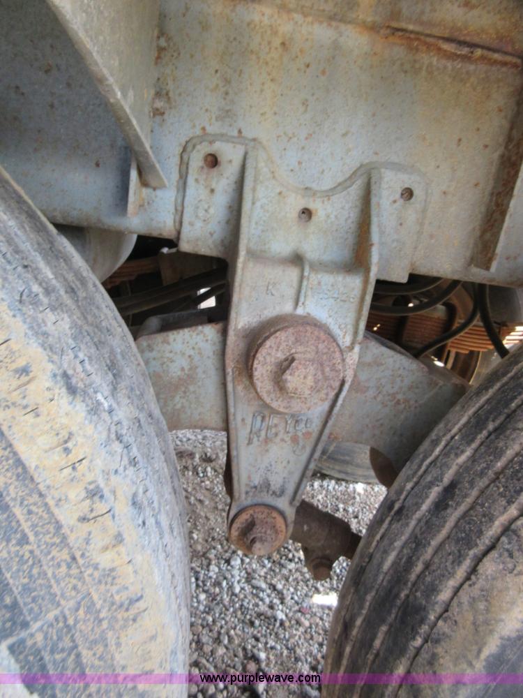 image for item I2069 1975 Heil tank trailer