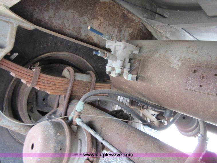 image for item I2069 1975 Heil tank trailer