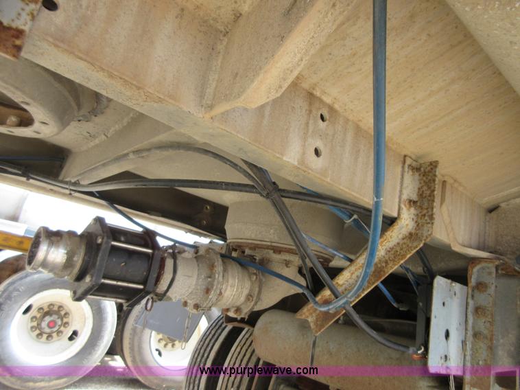 image for item I2069 1975 Heil tank trailer