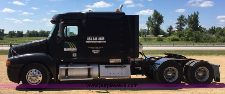 image for item J1749 2003 Freightliner Century Class ST120 semi truck