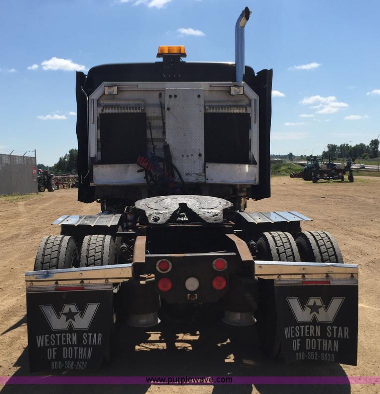 image for item J1749 2003 Freightliner Century Class ST120 semi truck