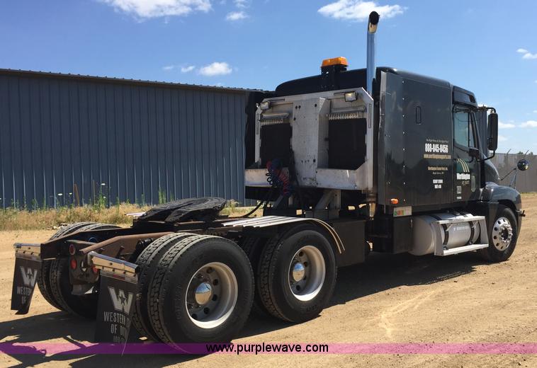 image for item J1749 2003 Freightliner Century Class ST120 semi truck