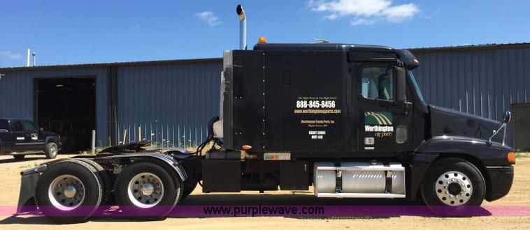 image for item J1749 2003 Freightliner Century Class ST120 semi truck