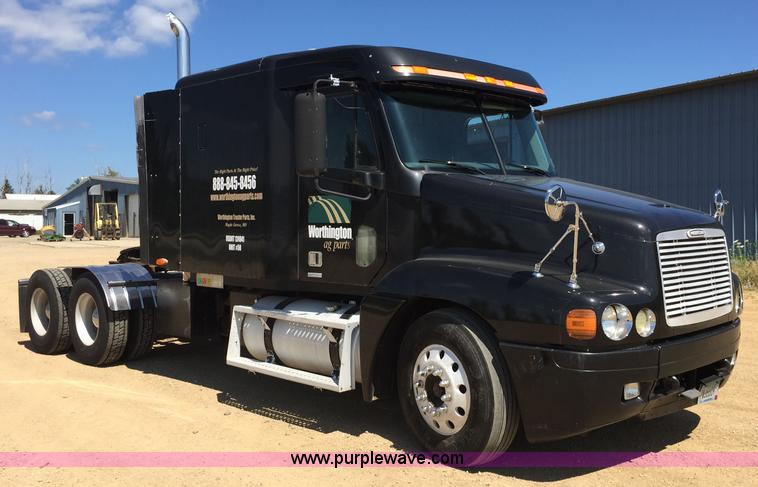 image for item J1749 2003 Freightliner Century Class ST120 semi truck