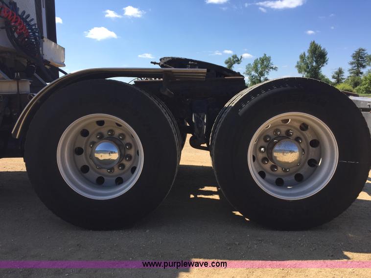 image for item J1749 2003 Freightliner Century Class ST120 semi truck