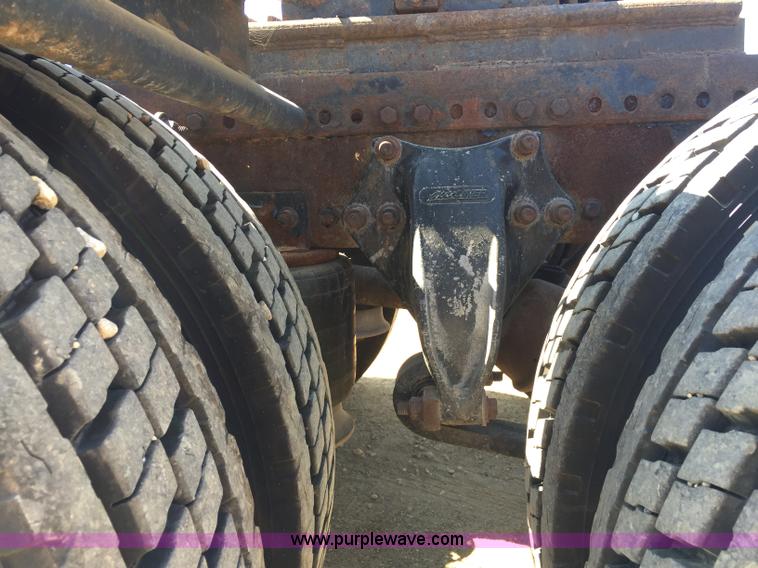 image for item J1749 2003 Freightliner Century Class ST120 semi truck