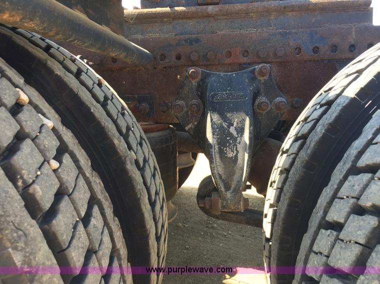 image for item J1749 2003 Freightliner Century Class ST120 semi truck