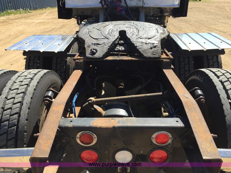 image for item J1749 2003 Freightliner Century Class ST120 semi truck