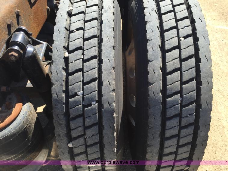 image for item J1749 2003 Freightliner Century Class ST120 semi truck