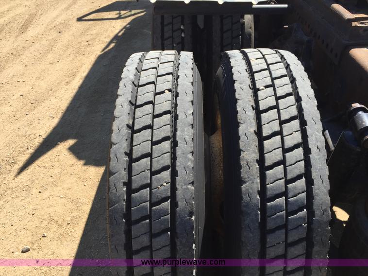 image for item J1749 2003 Freightliner Century Class ST120 semi truck