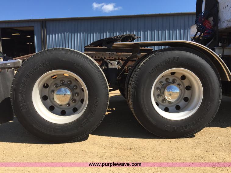 image for item J1749 2003 Freightliner Century Class ST120 semi truck