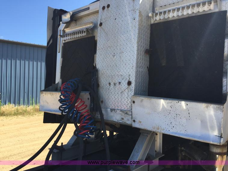 image for item J1749 2003 Freightliner Century Class ST120 semi truck